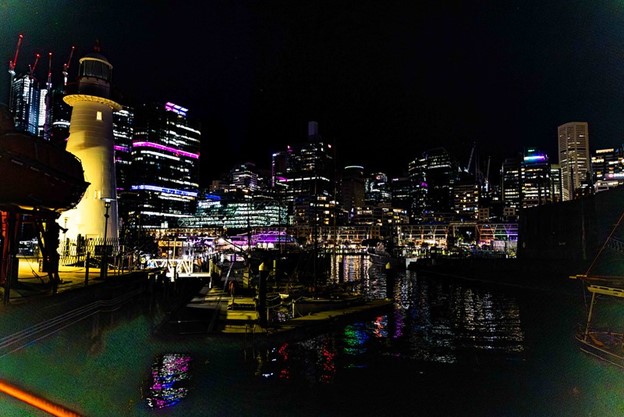 Une photo de nuit des bâtiments à Sydney, Australie